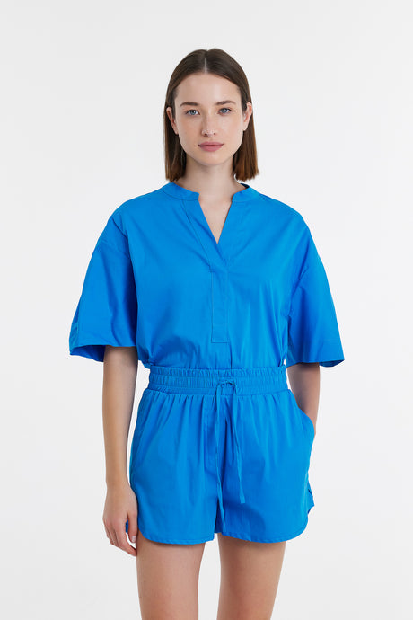 Turquoise popeline shorts with matching short-sleeve blouse featuring a V-neck and loose fit.
