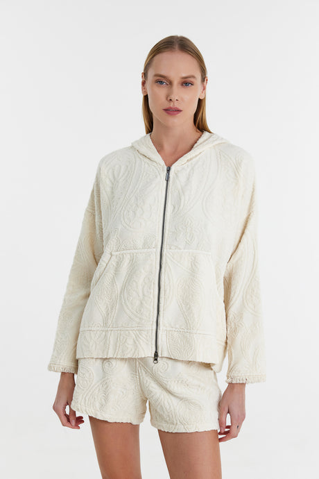 Offwhite lightweight quilted jacket with front zipper and relaxed fit, paired with matching shorts.