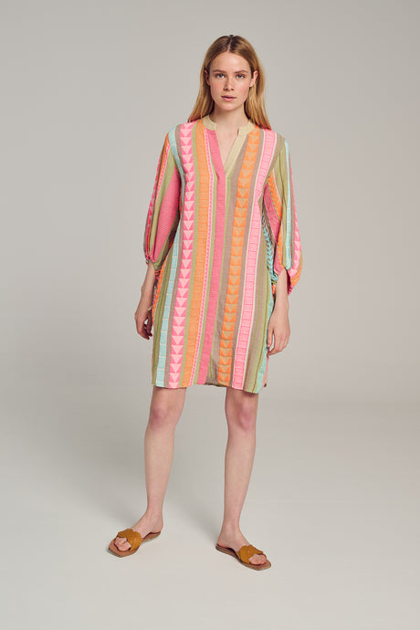 Multicolor short jacquard dress with vertical stripes and three-quarter sleeves.